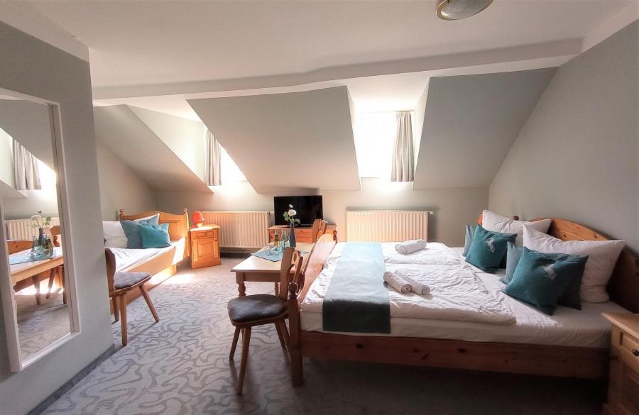Hotel Ross Zwoenitz Bagian luar foto